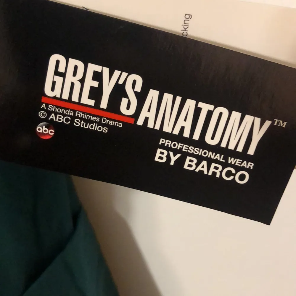 Grey’s Anatomy By Barco Professional Wear Women’s  2XL Hunter Green Scrub Top - Image 4