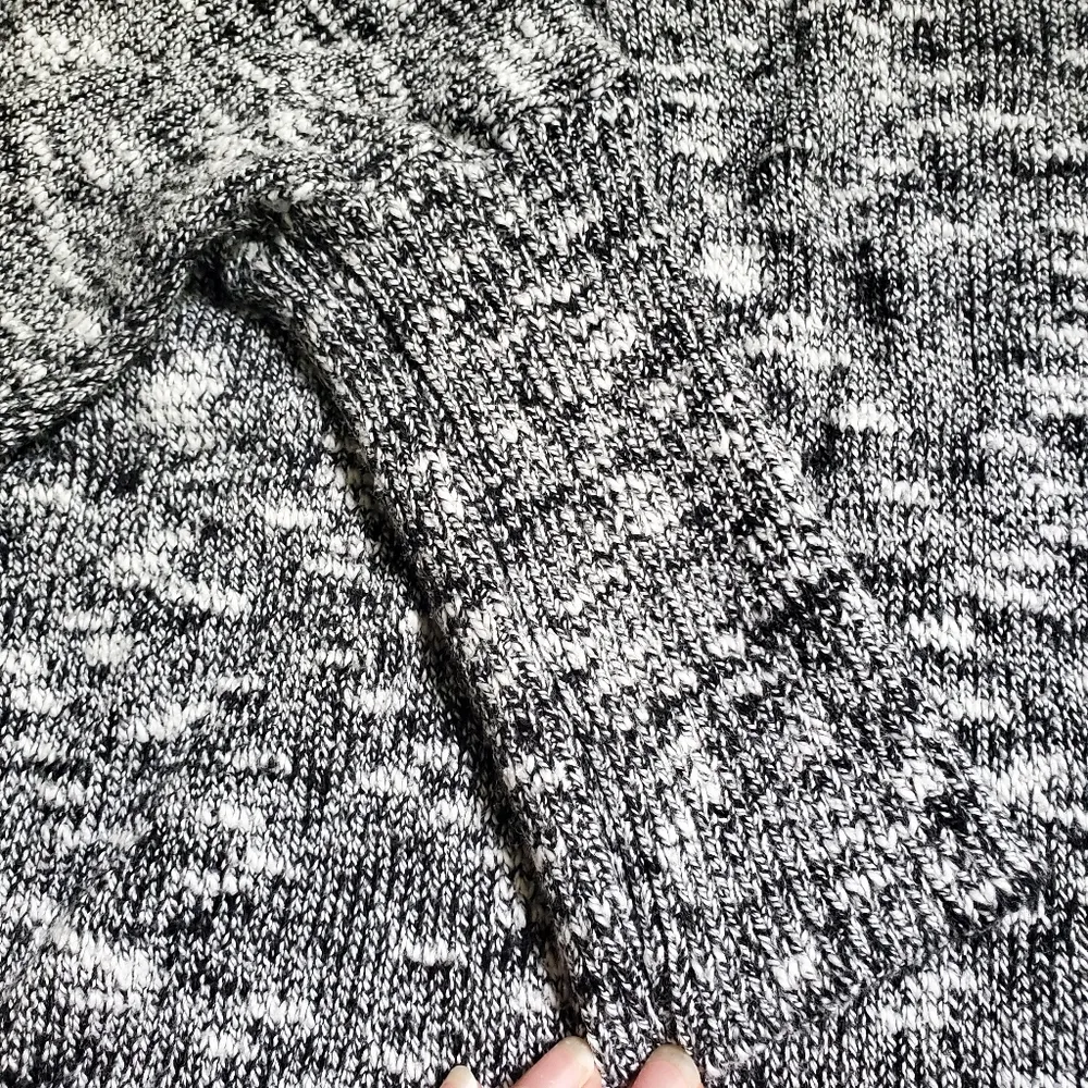 Short sleeves oversized black and white sweater with packets by express … - Image 4