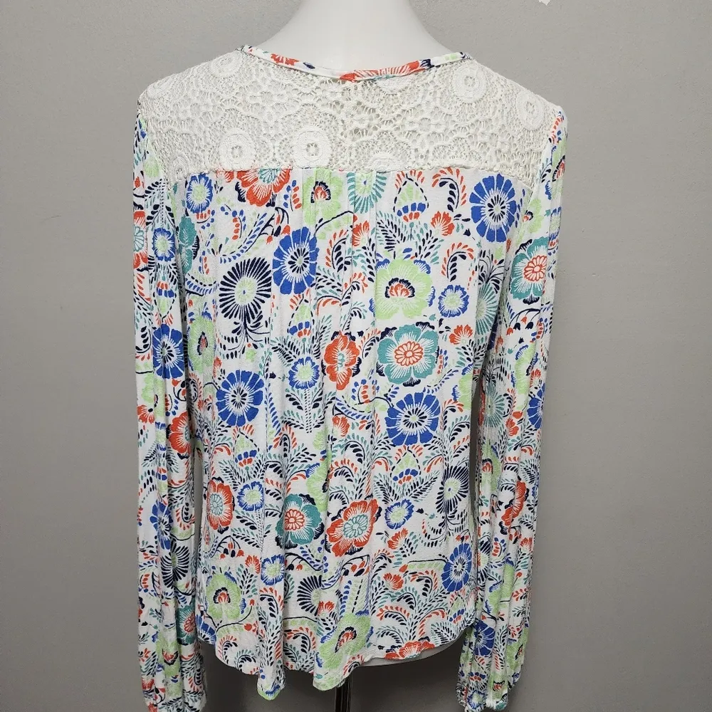 Red Camel Blue & White Floral Cochet Detail Bell Sleeve Knit Top Size Medium - Image 7