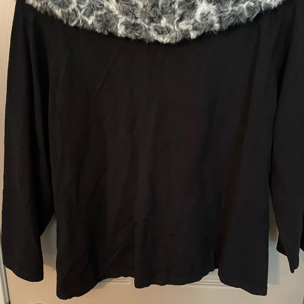 Pink Poodle Cardigan With Detachable Faux Fur Collar. Size undefined - Image 9