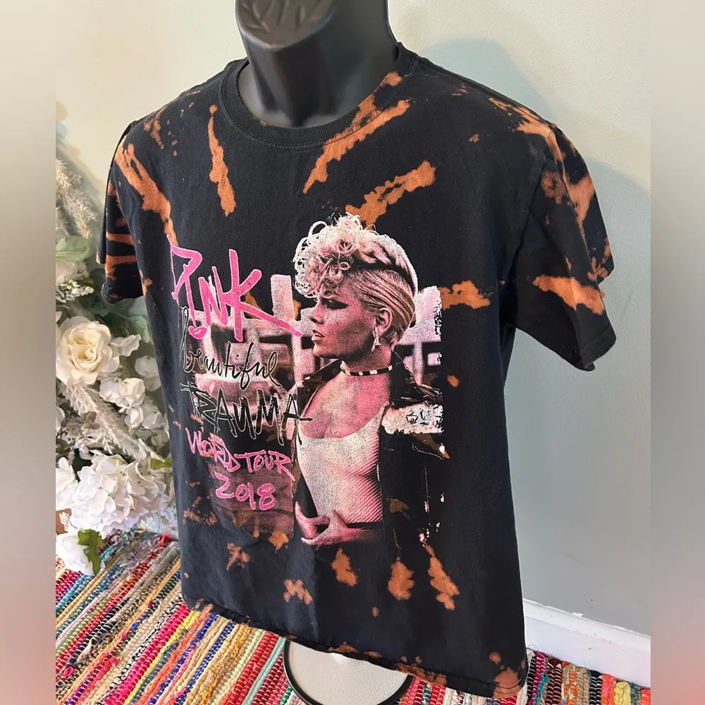 PINK Beautiful Trauma World Tour 2018 Tee Shirt Tie Dye Black Medium - Image 5