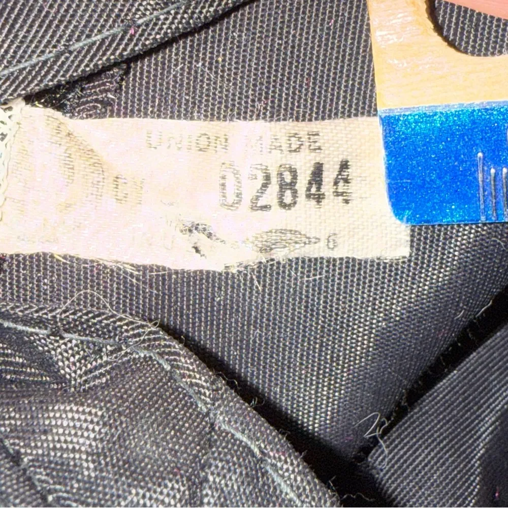 Vintage Union Made USA Black Velvet Hat with Pearl Accent Old Money - Image 9