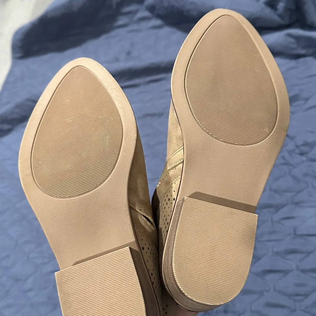 madden Women’s shoes ankle Boots heels beige tan zip up size 6.5 suede - Image 3