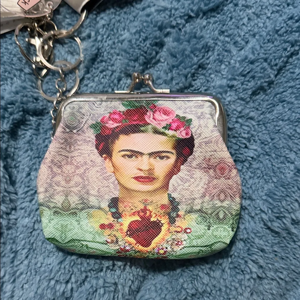 White Key & Card Holder with Artistic Design - Image 2