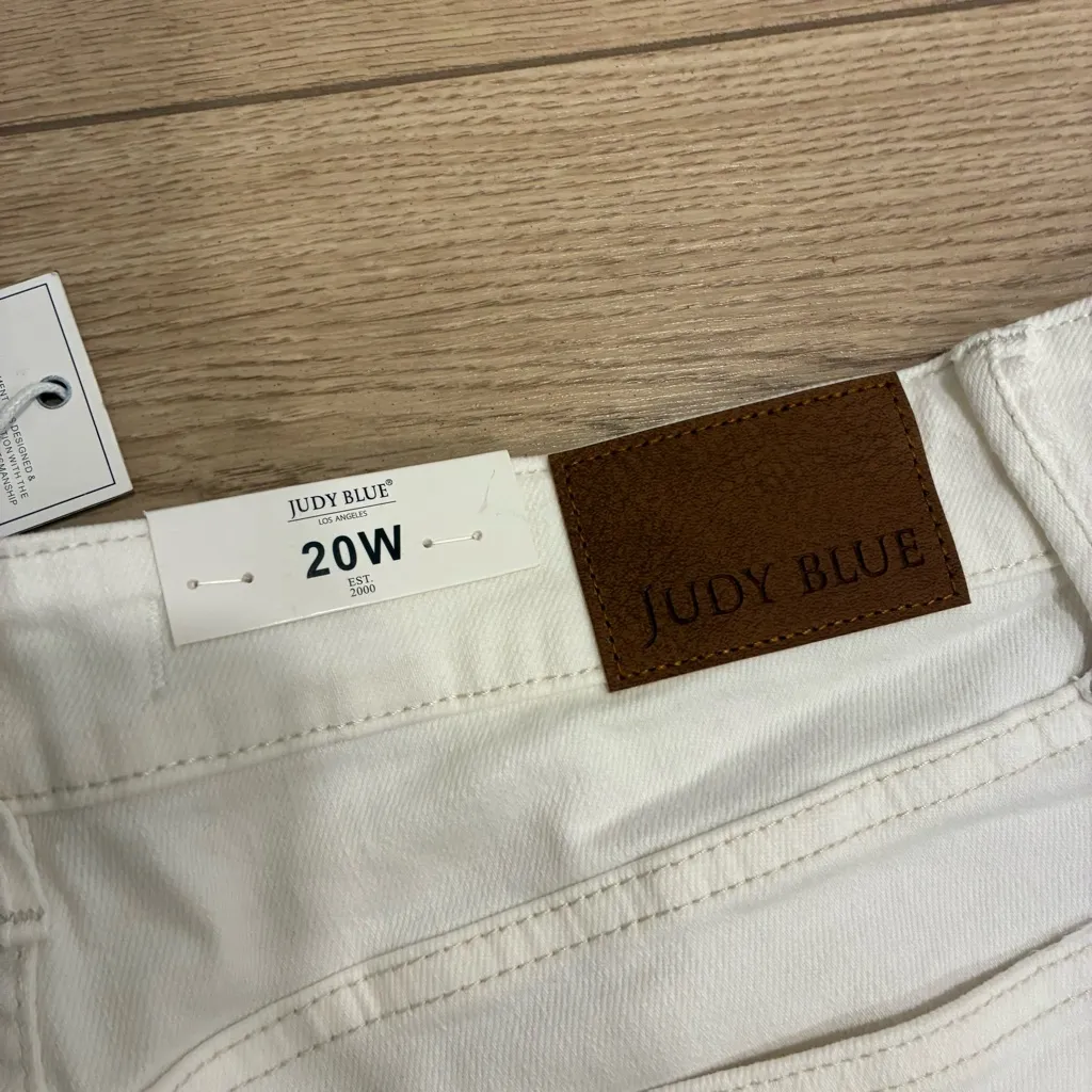 NWT Judy Blue Mid Rise Braided Detail White Relaxed Fit Denim Jeans Size 20W - Image 7