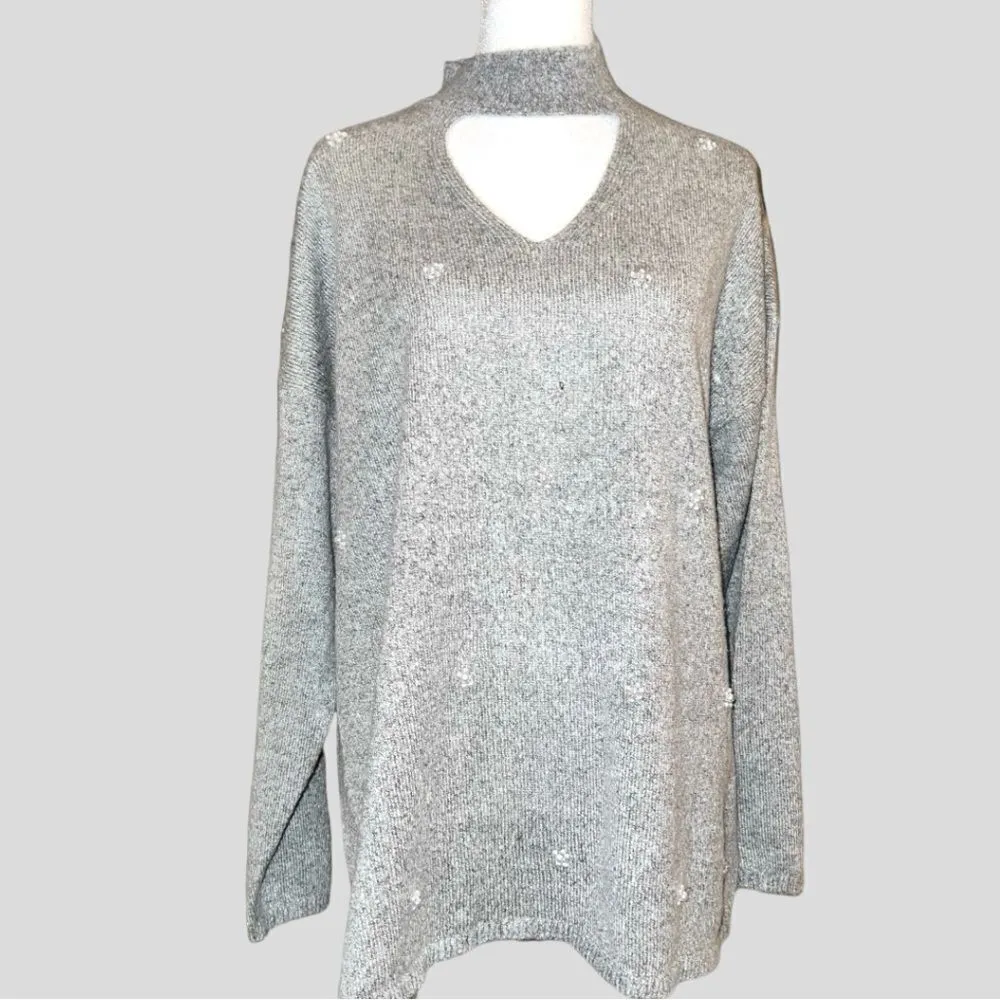 Avenue brand new soft gray sweater with white pearl detail! Gray Size undefined - Image 4