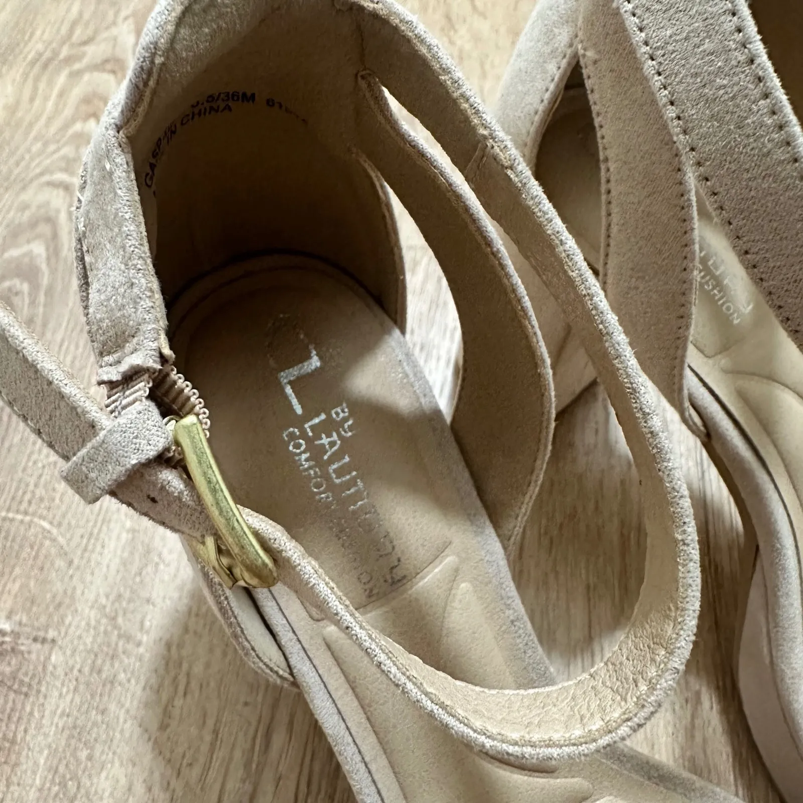 CL LAUNDRY | Go On Block Heel Beige Suede Block Heels Tan Size 5.5 - Image 5