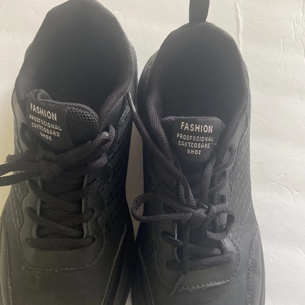 Black faux leather sneakers size: 8 - Image 3