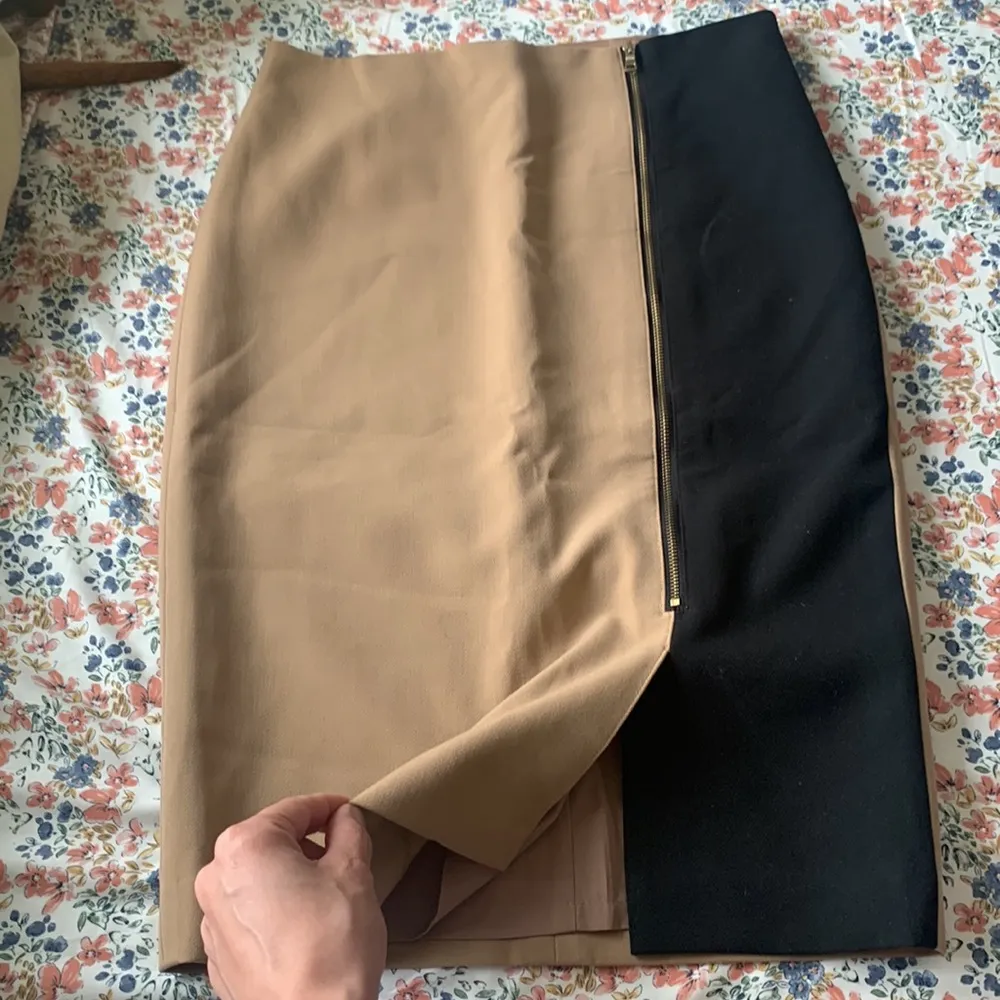 Ann Taylor pencil skirt with zipper work clothes! Beige & black skirt - Image 2