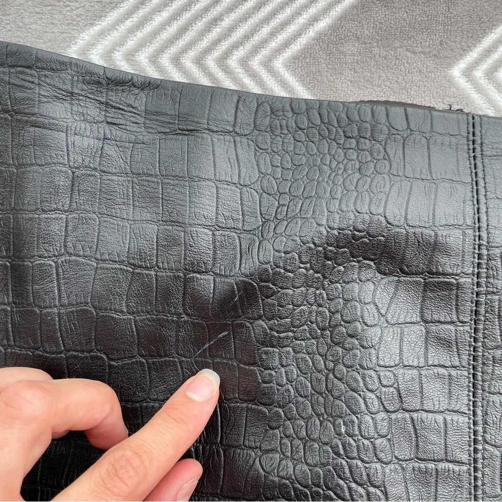 90s Vintage Laundry by Shelli Segal Croc Embossed Lamb Leather Pencil Skirt - Image 5