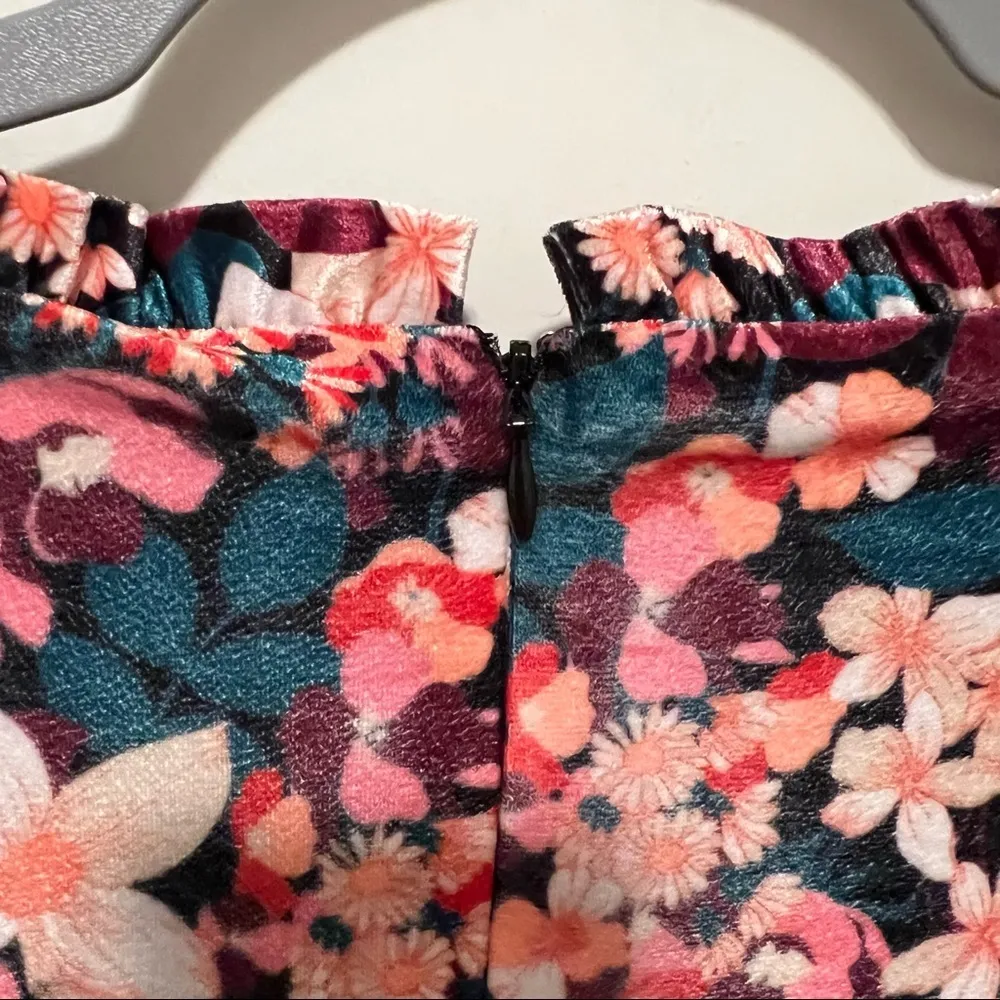 BCBGENERATION Mock Neck Velvet Retro Floral Ruffle Hem Mini Dress Size 8 NWT - Image 9