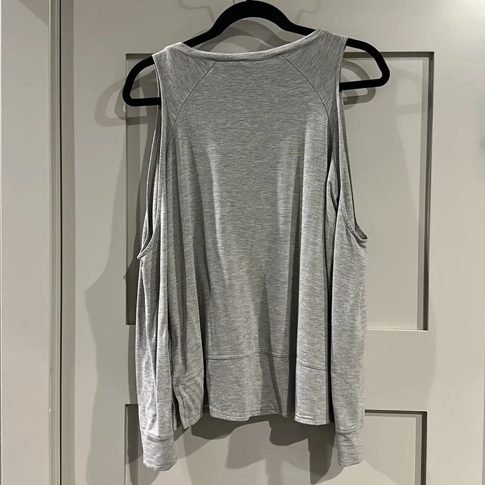 Cupcakes and Cashmere open shoulder top! Size medium. Gray! - Image 2