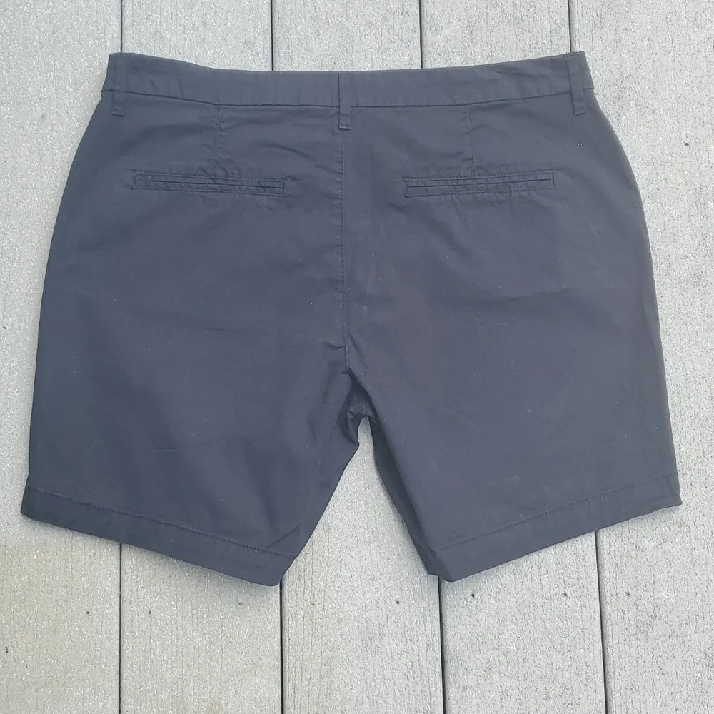 Old Navy Black 7in Chino Everyday Short - Image 8