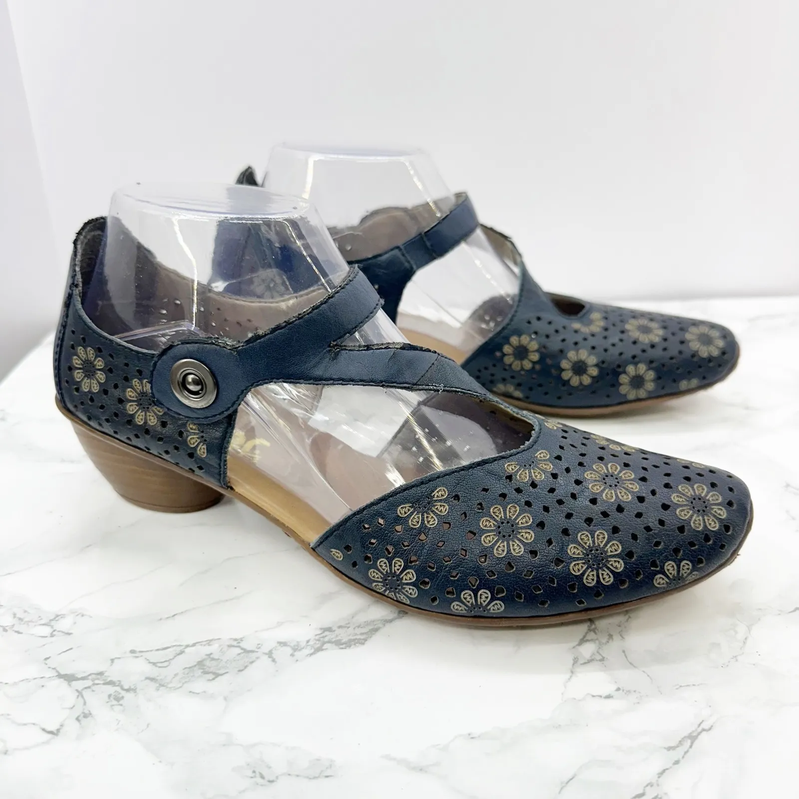 Reiker Antistress Navy Blue MaryJane Floral Perforated Low Heel Sz 39 US 8 - Image 5