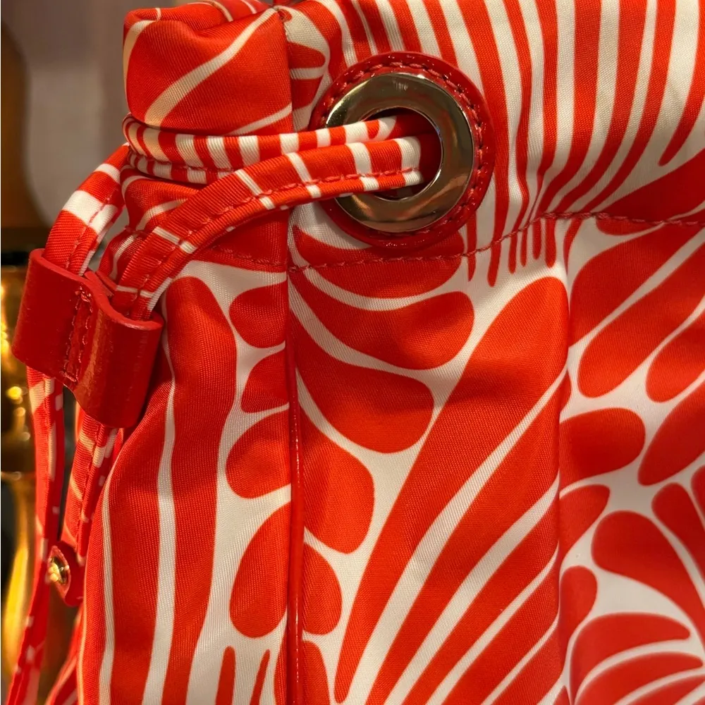 Kate Spade Tote with a coral Bold Pattern. - Image 2