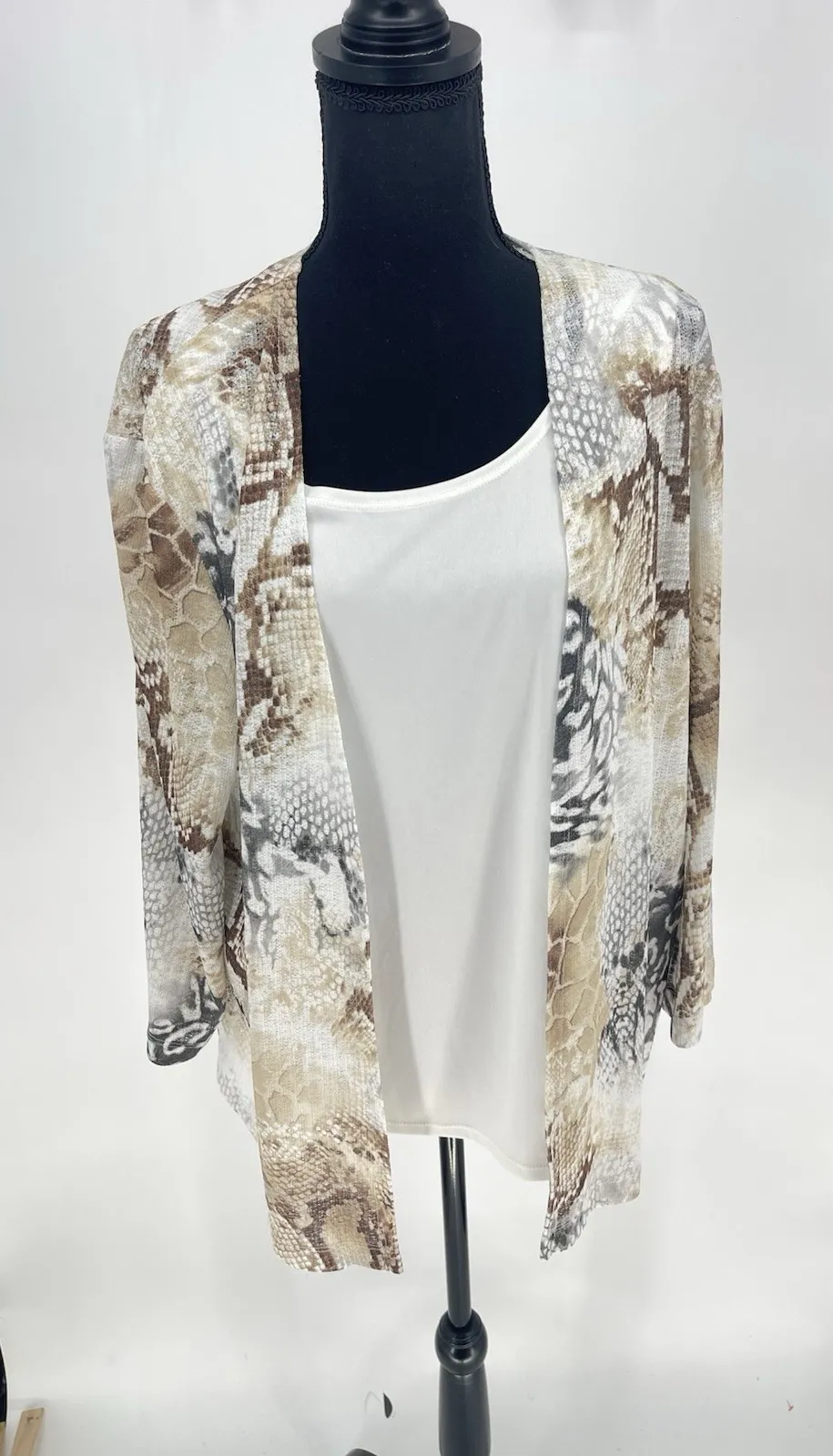 Alfred Dunner Ladies Sheer Lightweight Open Cardigan Size L Mixed Prints Bin11 - Image 1