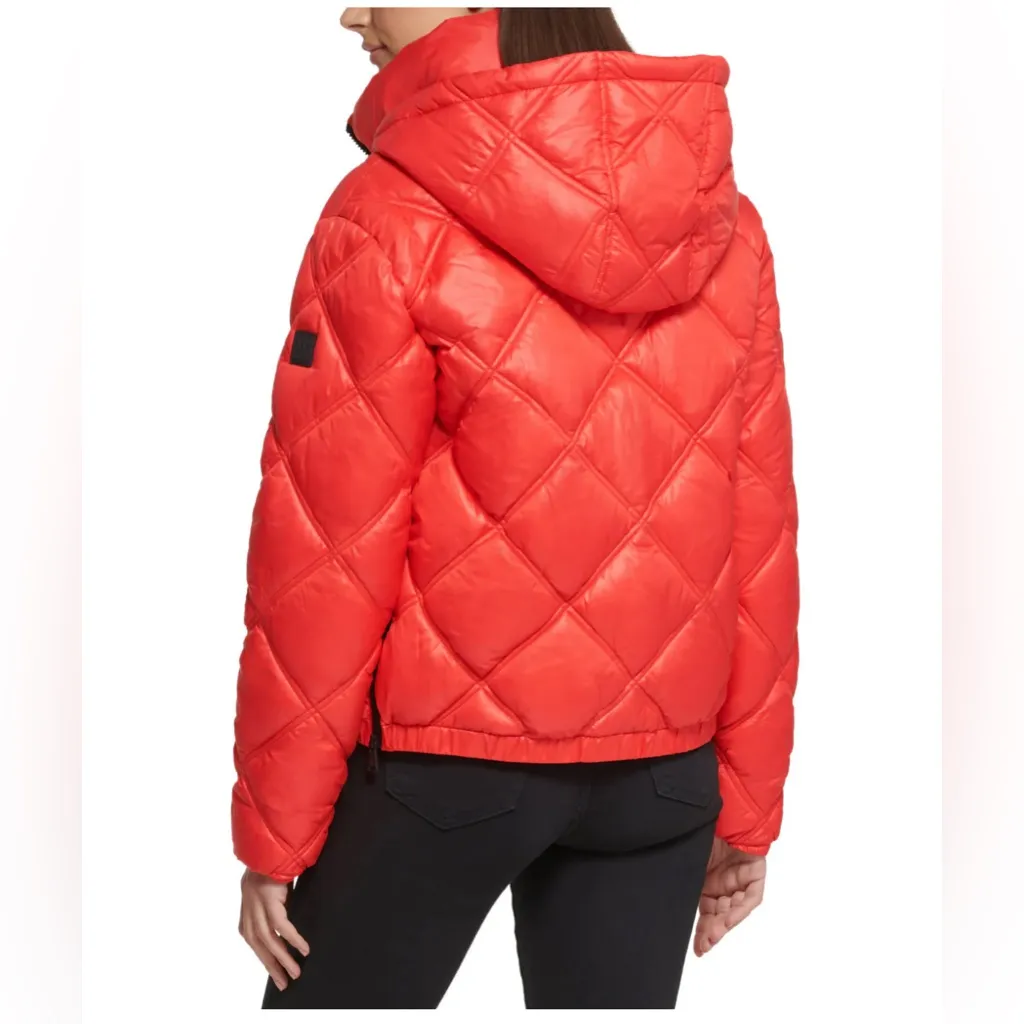 Kenneth Cole Cire Short Exposed Zip Hooded Puffer Jacket in Red NWT, $175 Retail - Image 2