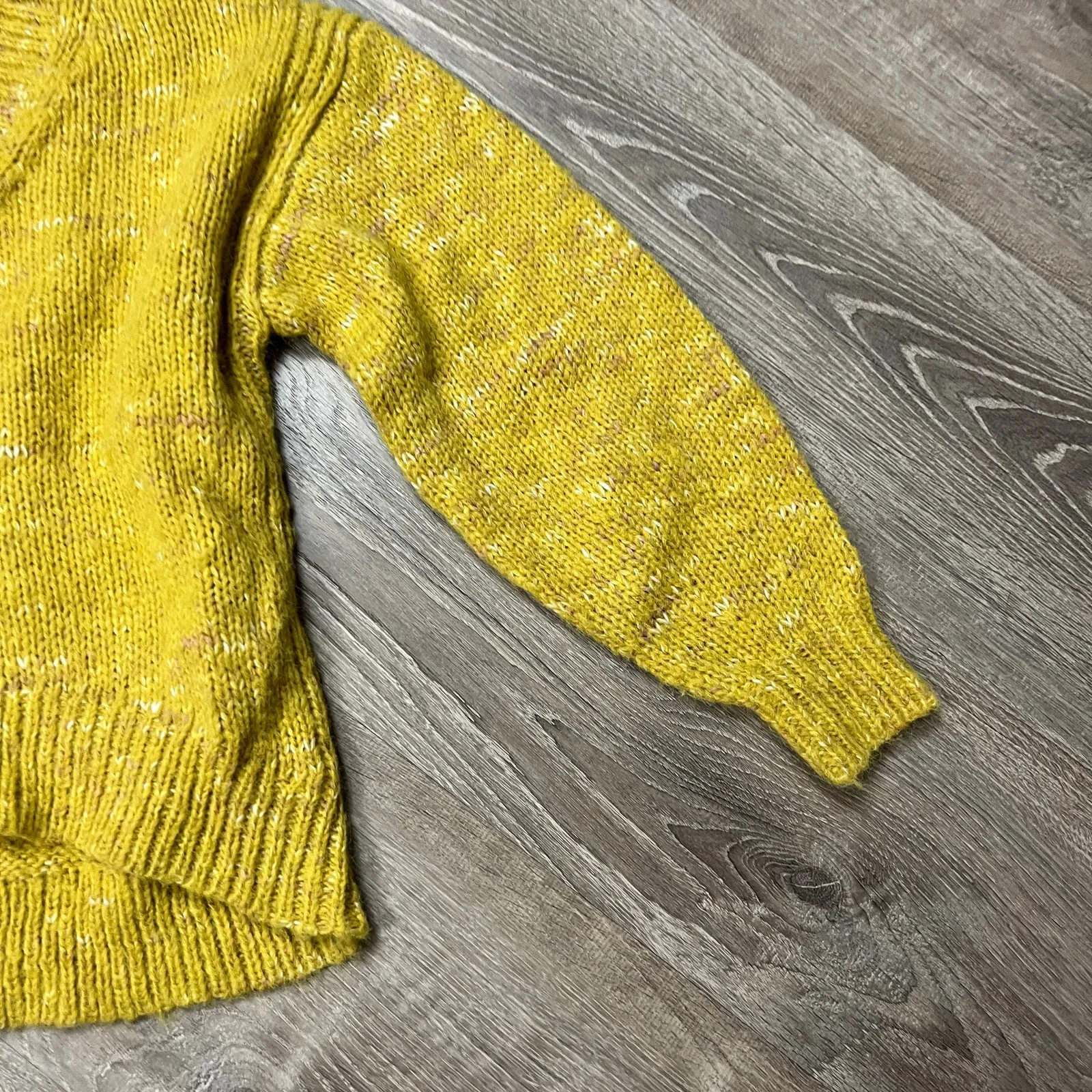 Universal Thread Women's Yellow V-Neck Pullover Sweater - Size XS - NWT - Image 6