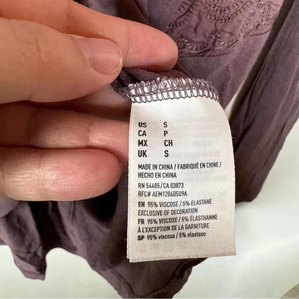 American Eagle Soft & Sexy Purple Appliqué Back Top Size Small - Image 4