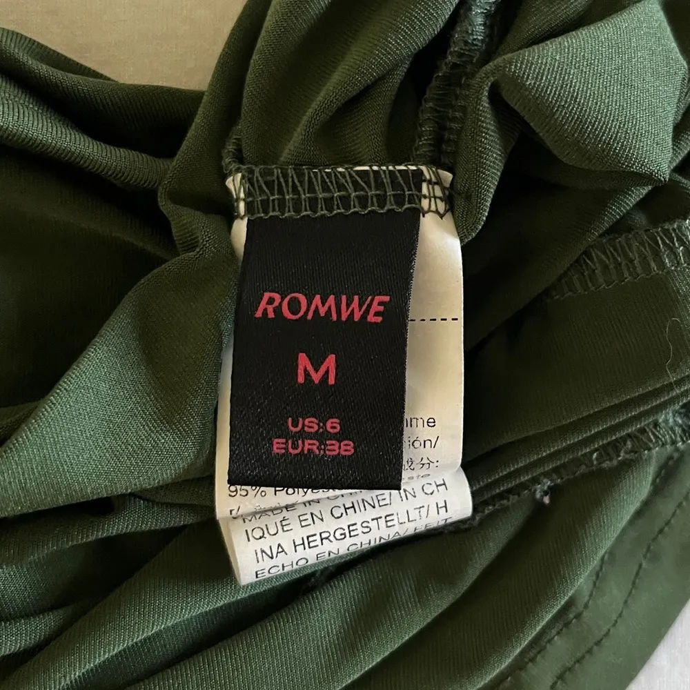 Romwe  Cropped Blouse - Image 2