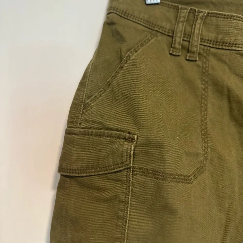 Women’s Sz: 10 Natural Reflections Army Green Cargo Shorts. Stretch Cotton. - Image 10