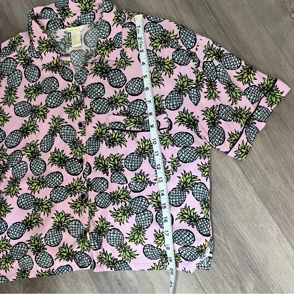 Forever 21 Women’s Cropped Pink Pineapple Pajama Inspired Hawaiian Shirt Medium - Image 6