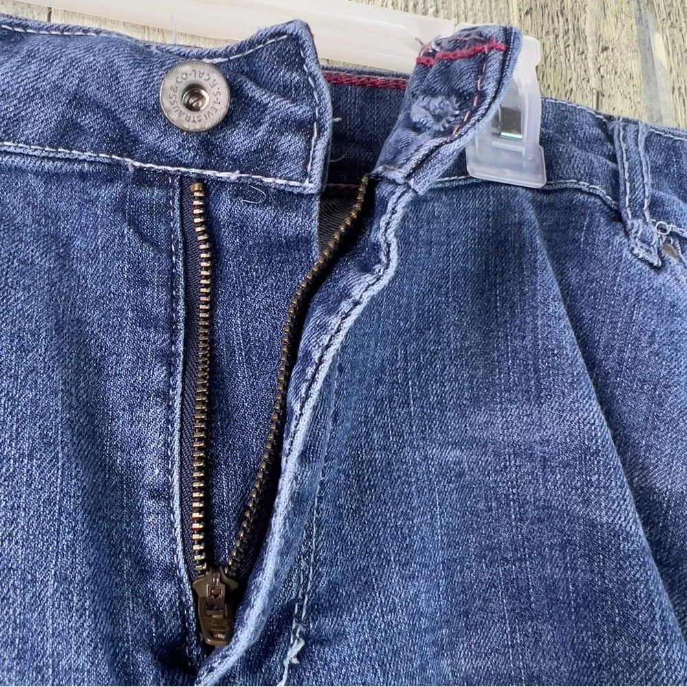 Levi Strauss Size 22 Bermuda Shorts Blue Denim Back Buttoned Pockets Belt Loops - Image 3