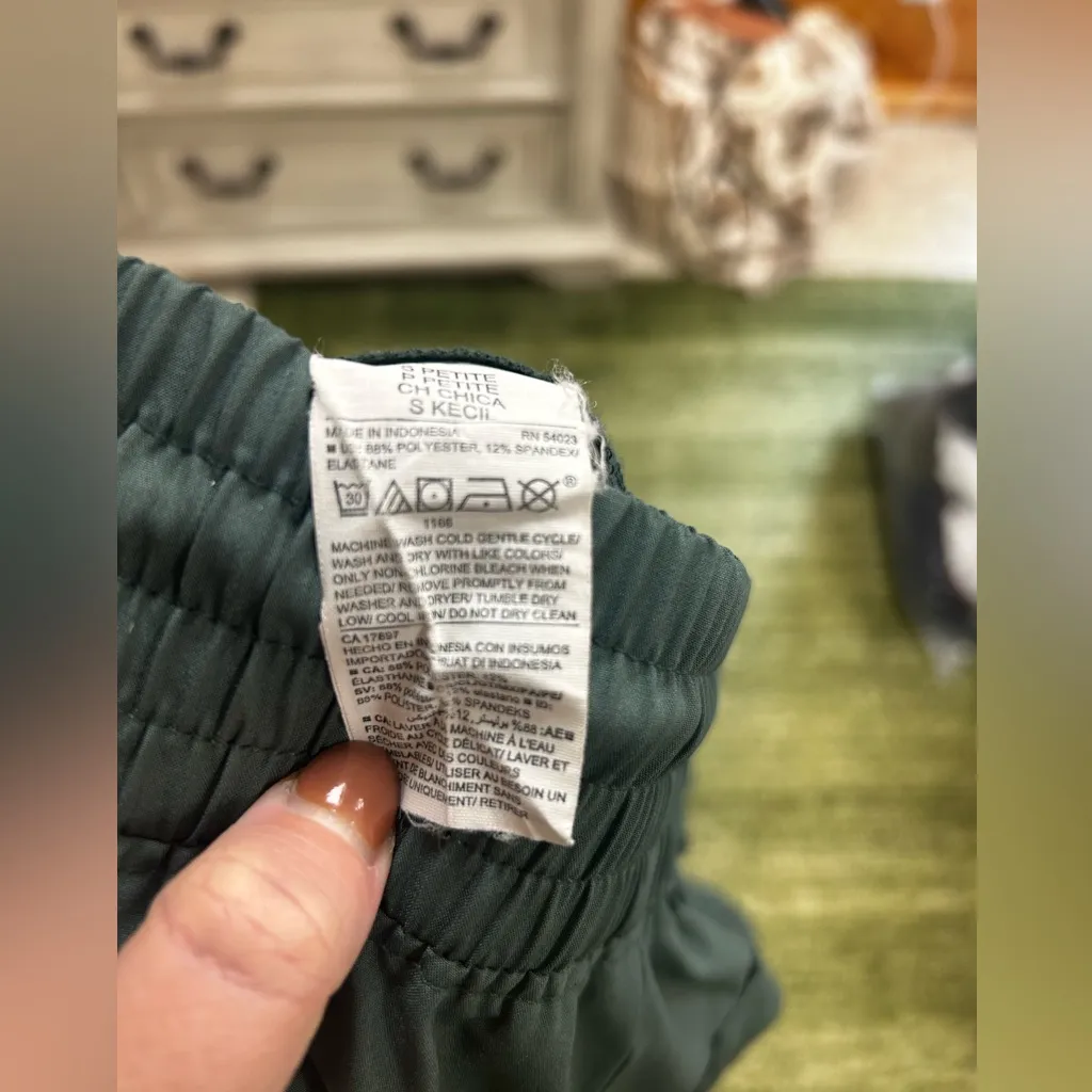 Old navy high rise stretch tech cargo joggers - Image 5