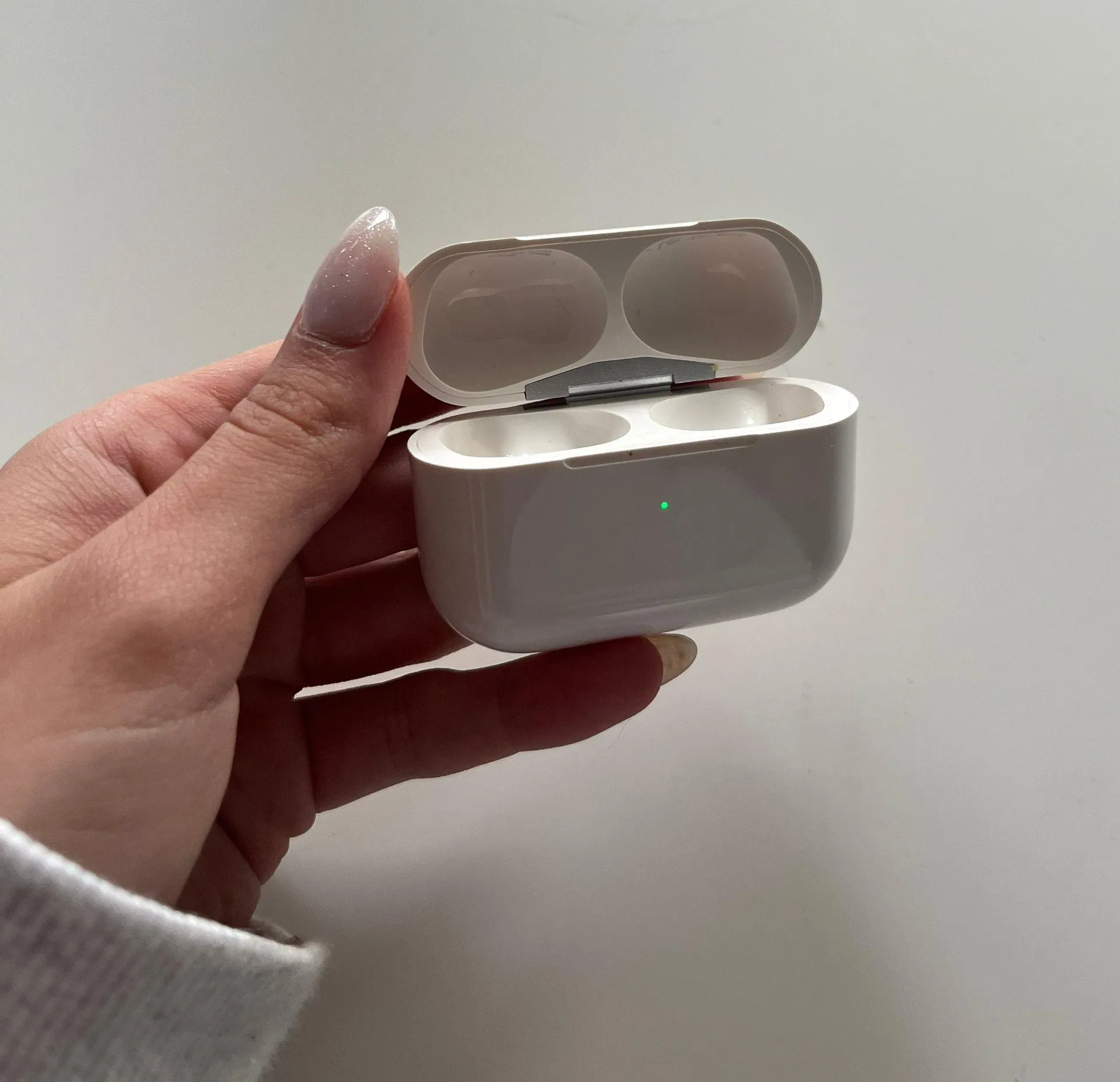 Apple Airpod Pro Charging Case - Image 2