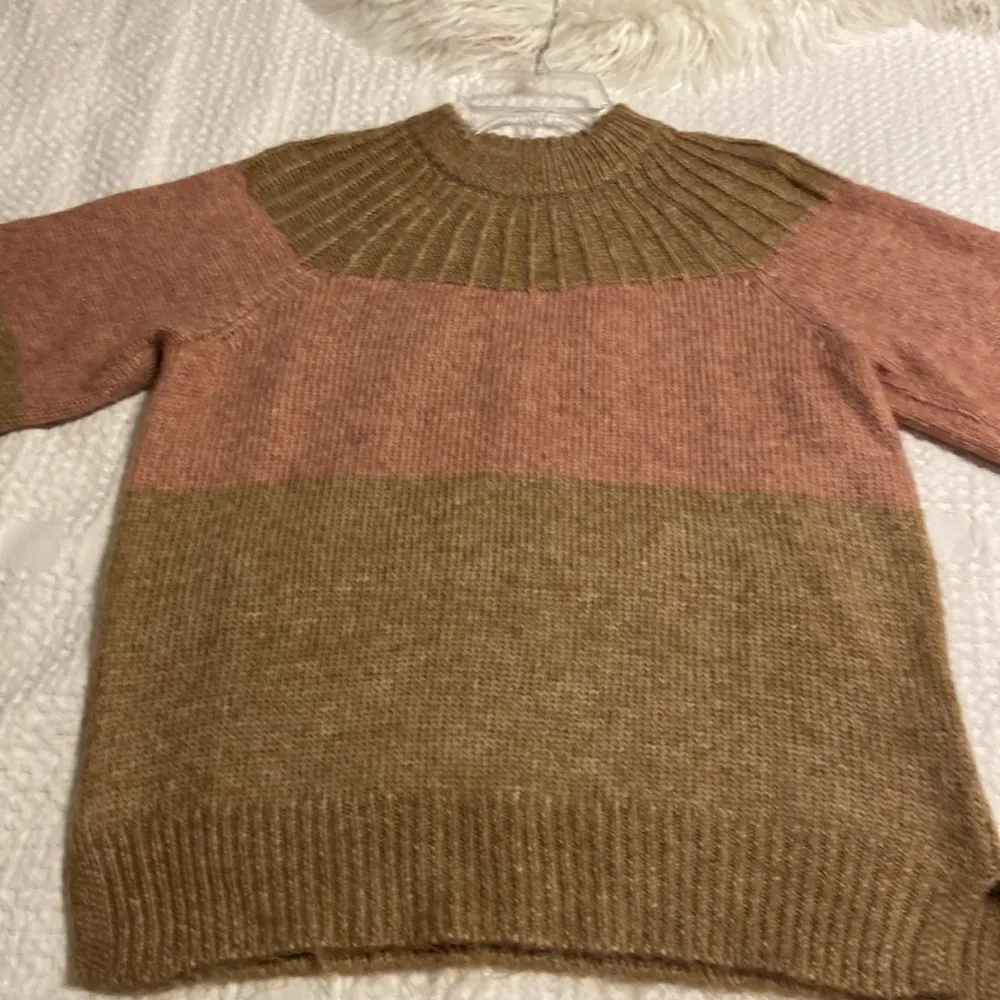 LUSH Sweater size S excellent condition so beautiful sweater mocha pink color - Image 7