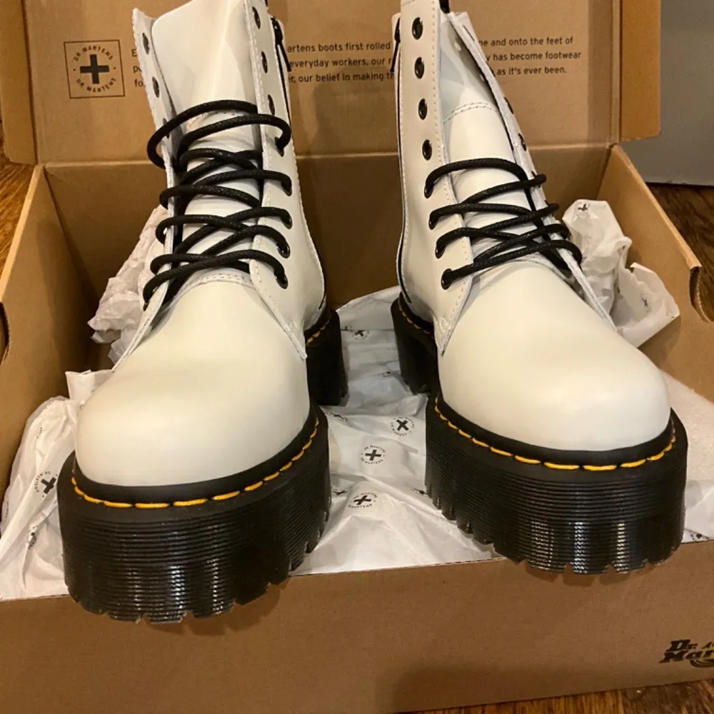 Dr. Martens Jadon Lace-Up Boots White Size 9 EU 41 Style 15265100 BRAND NEW - Image 6