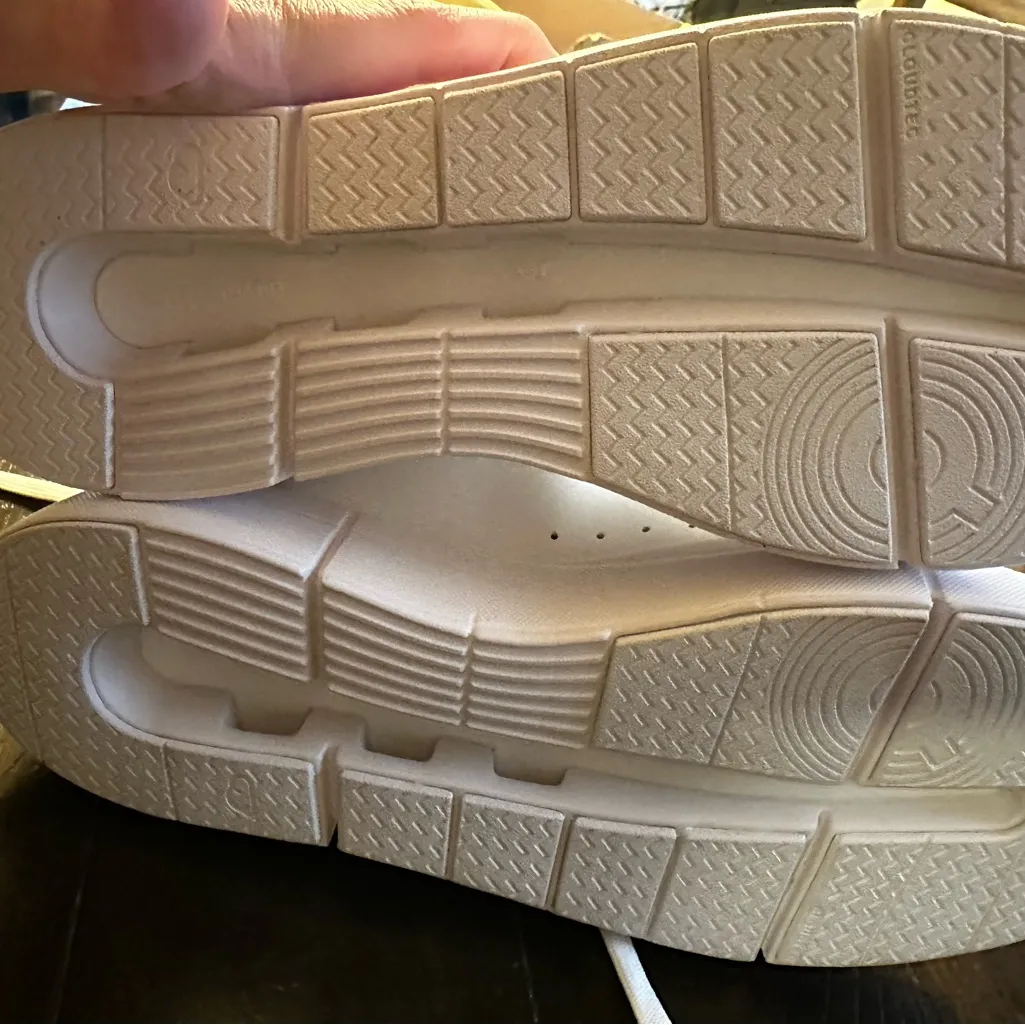 NWT ONCLOUDS White Size 10 - Image 4