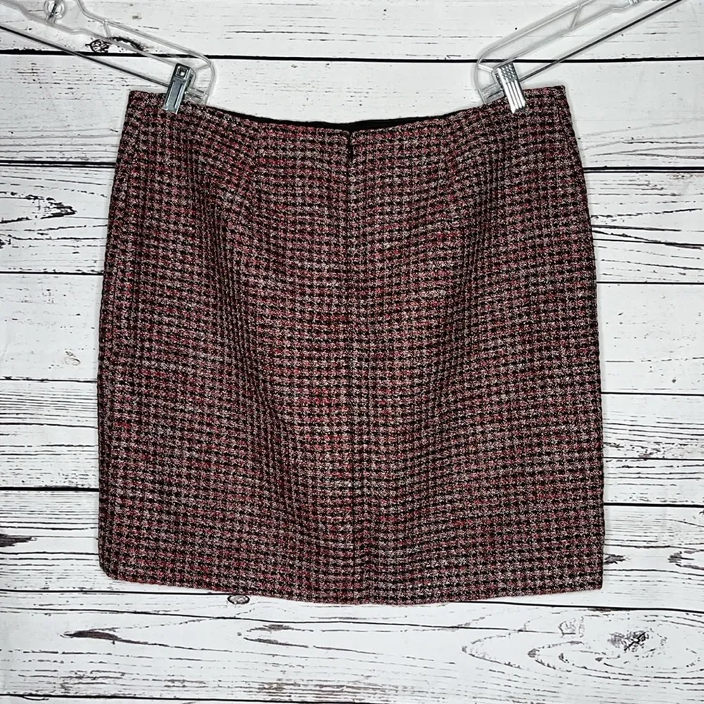 White House Black Market NWT 14 Red Black Metallic Mid Century Tweed Boot Skirt - Image 2