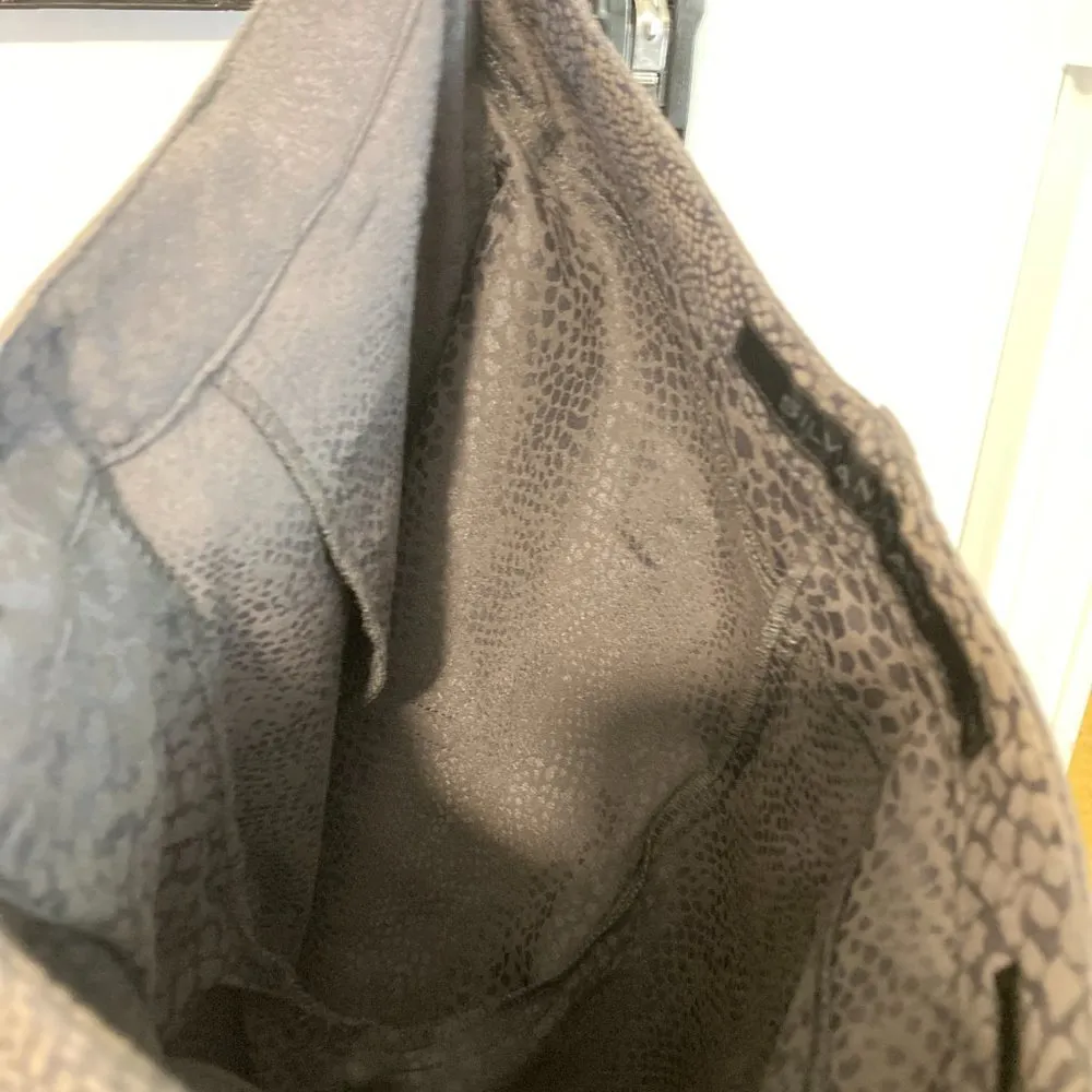 Silvian Heach women's size 26 inside & out snakeskin print skinny pants 28x29 " Gray - Image 7