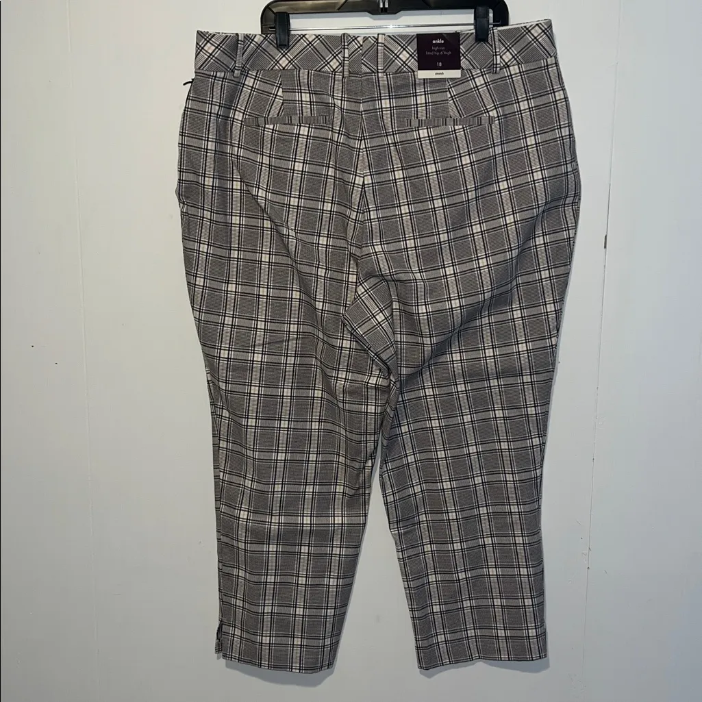 NWT Ava & Viv Ankle High Rise Fitted Hip & Thigh Comfort Waist Plaid T25 - Image 2