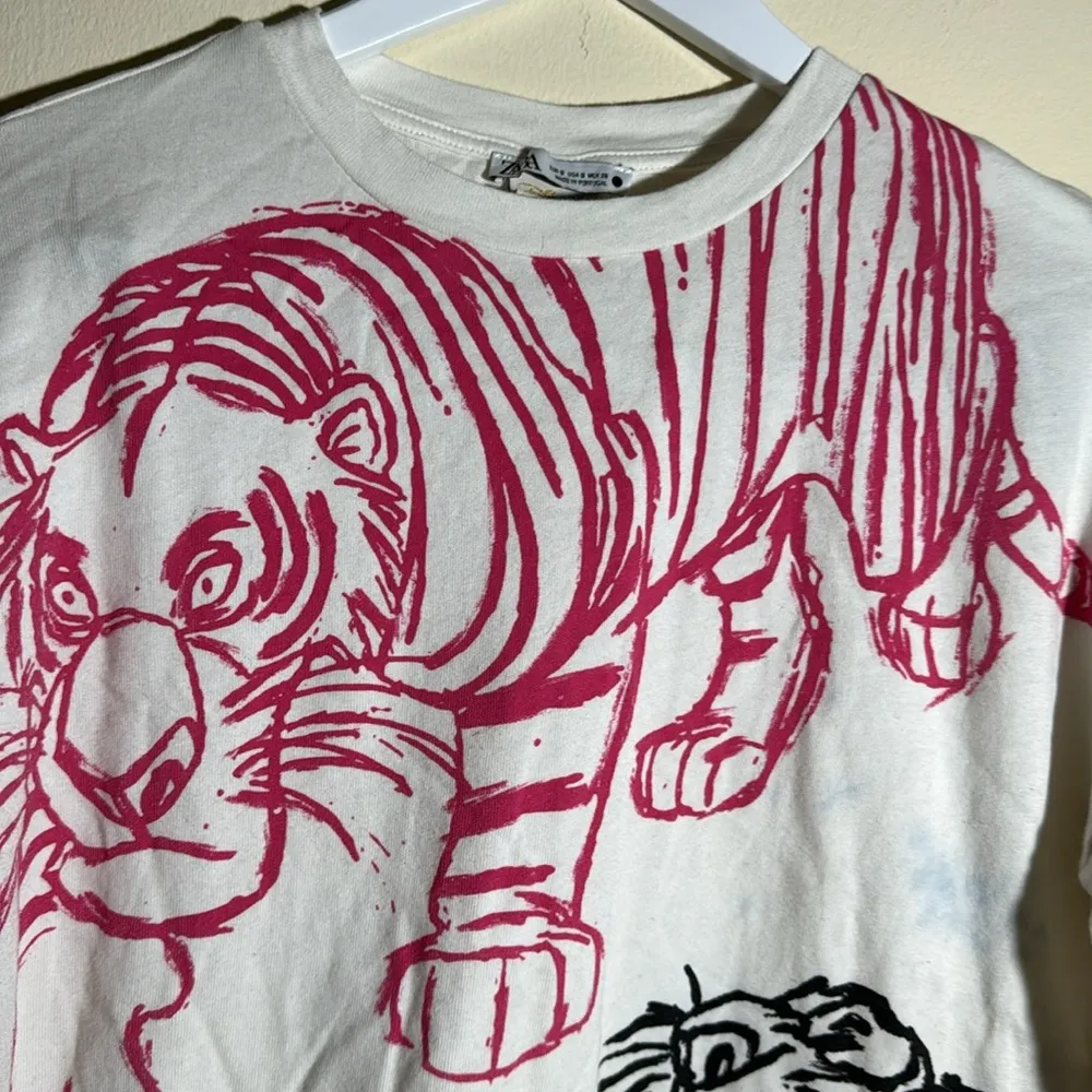Zara T with Disney painted on it - Image 4