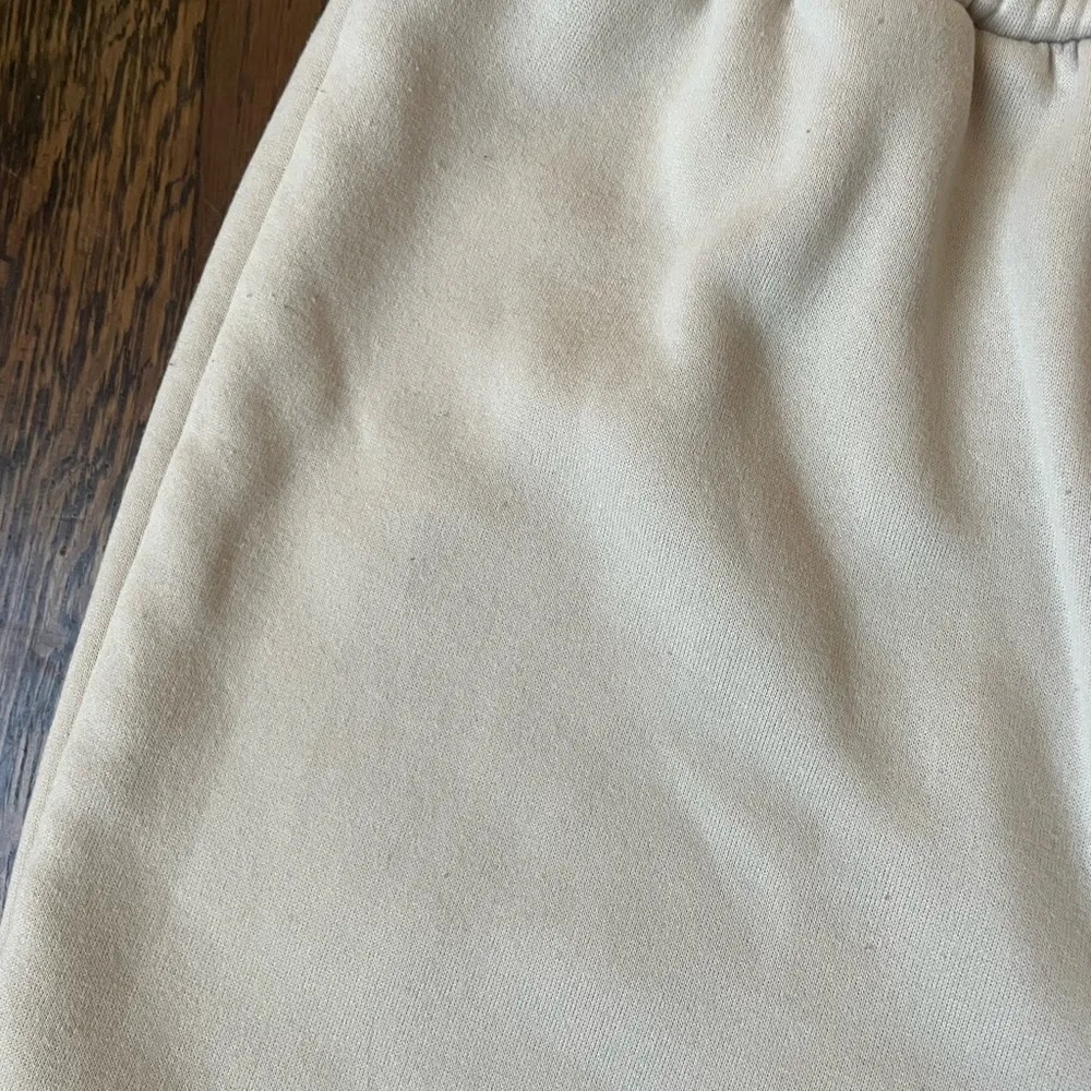 Amazon beige sweatshirt/pants set - Image 12