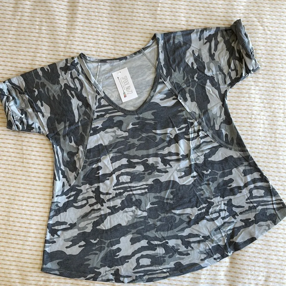 𝅺Oversized CAMO polyester rayon spandex blend short sleeve T - Image 2