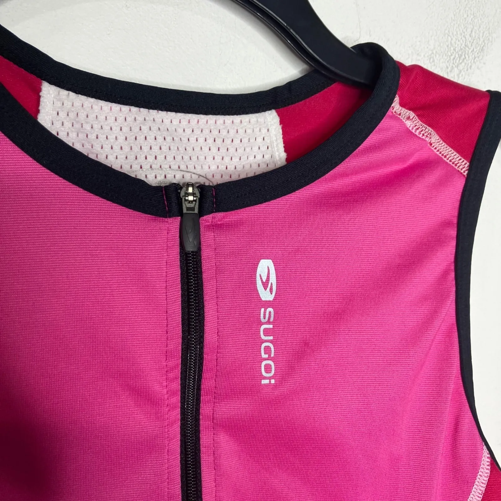 Sugoi cycling tank top with shelf bra pink white road bike women's size medium - Image 4