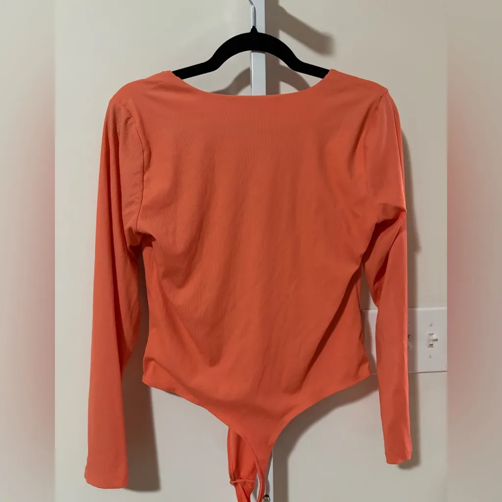 House of Harlow 1960 Coral V - Image 2