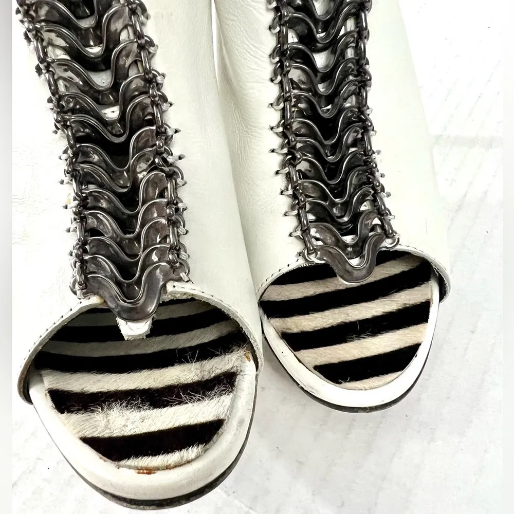 Manolo Blahnik White Leather Peep-toe Chain Bootie Heels - Size 5.5 /36 - Image 5