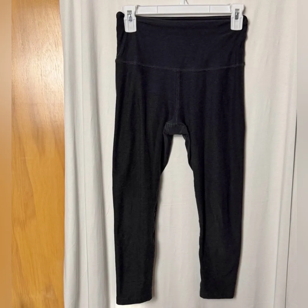 Beyond Yoga Black Spacedye High Waisted Yoga Capri Leggings Size Small - Image 3