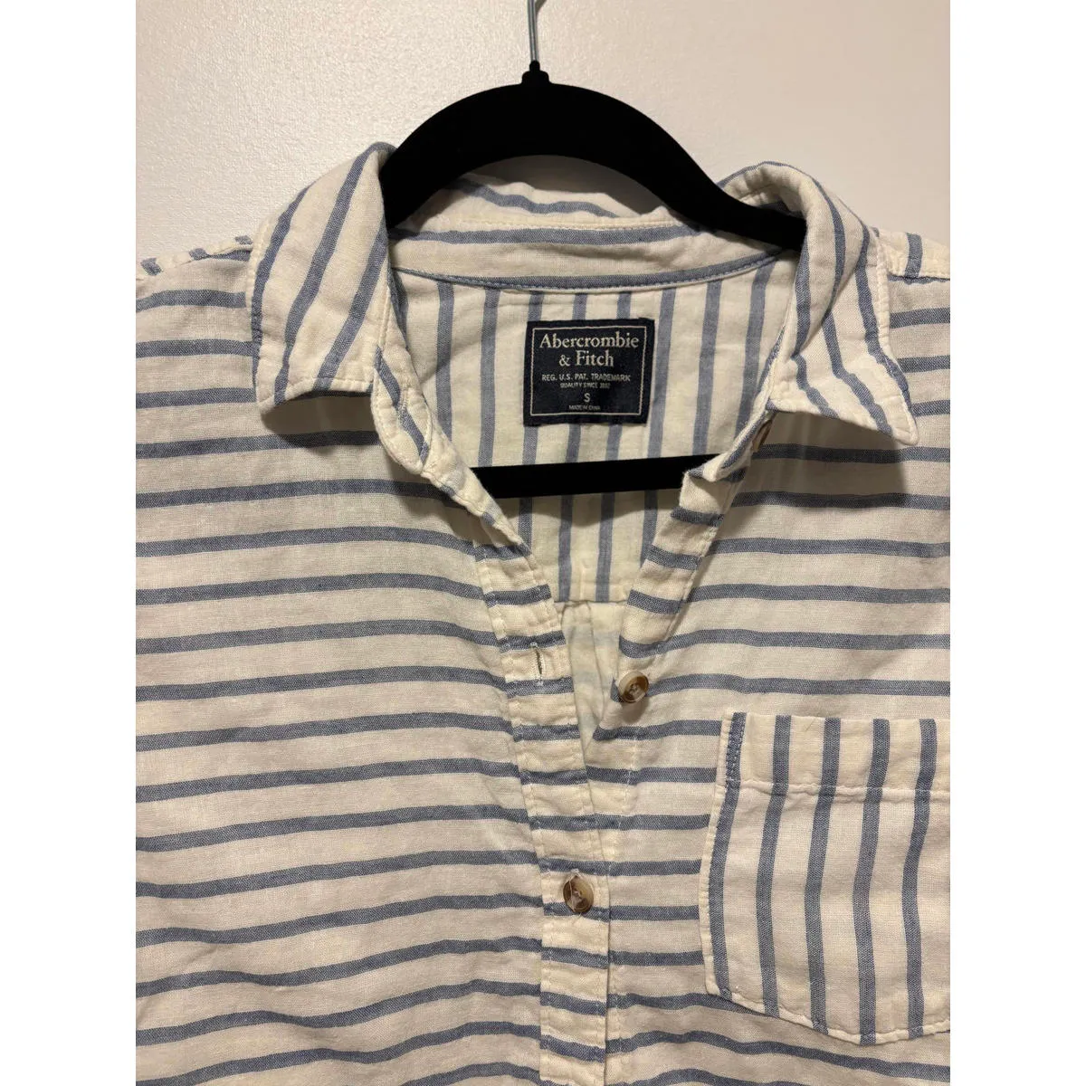 Vintage y2k Abercrombie & Fitch Women's Striped Button-Up - Image 3
