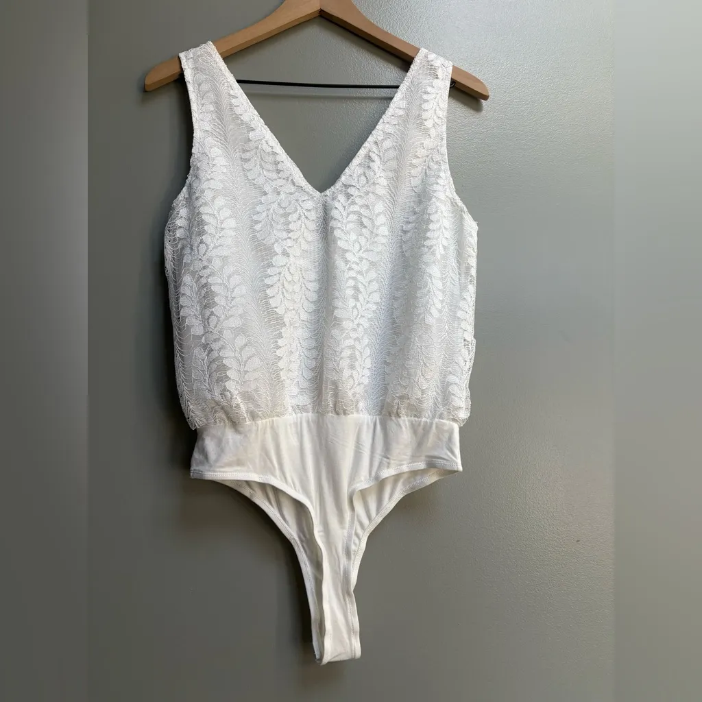Effortless Dream Ivory Lace V-Neck Bodysuit Small - Image 9