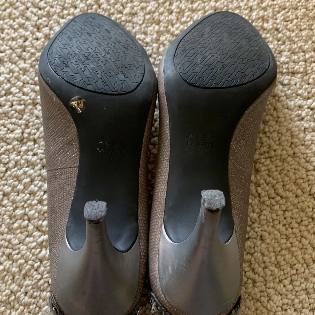 Womens sliver heel dress shoes size 11M - Image 3