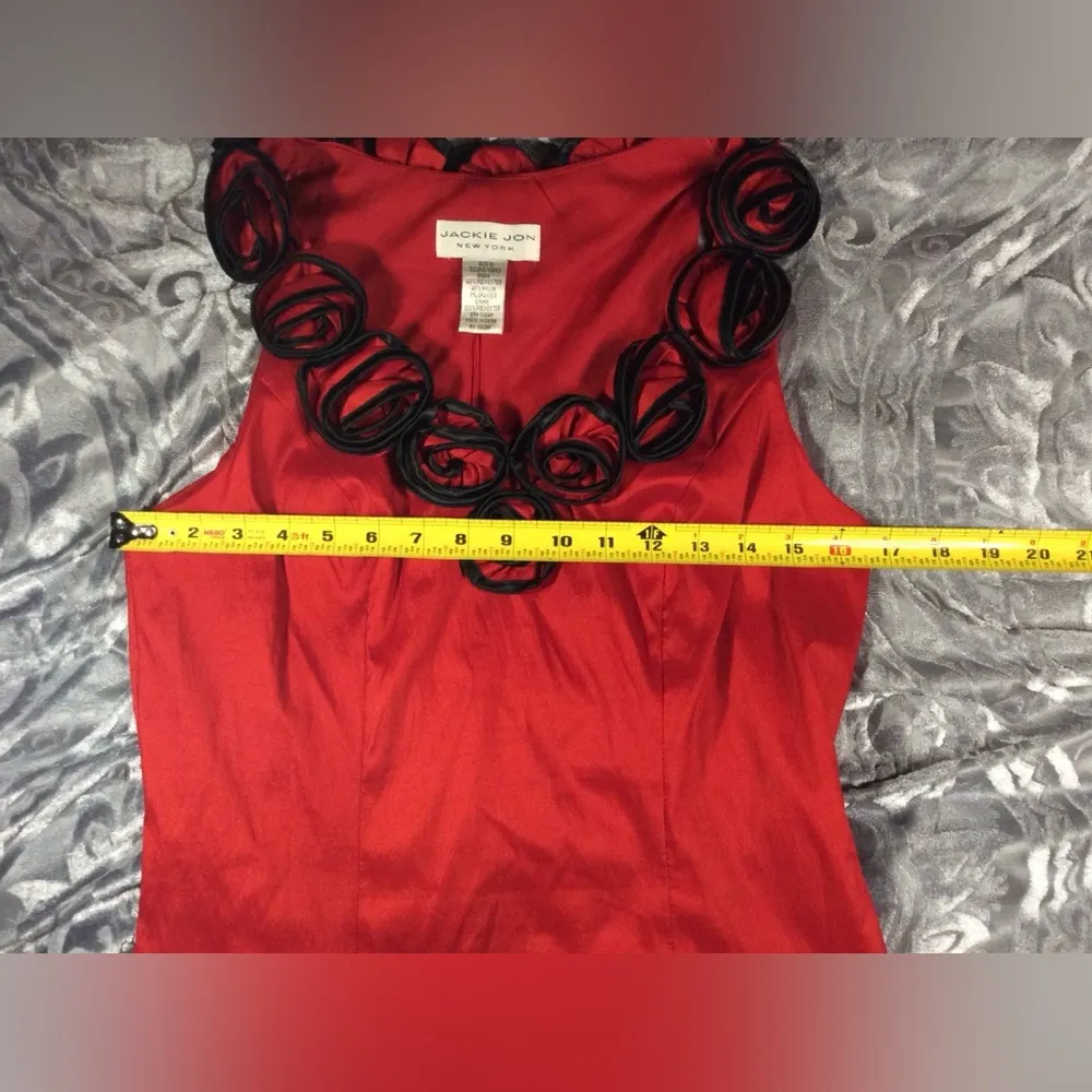 Rose Embellished Dressy Sleeveless Red Top Medium - Image 9