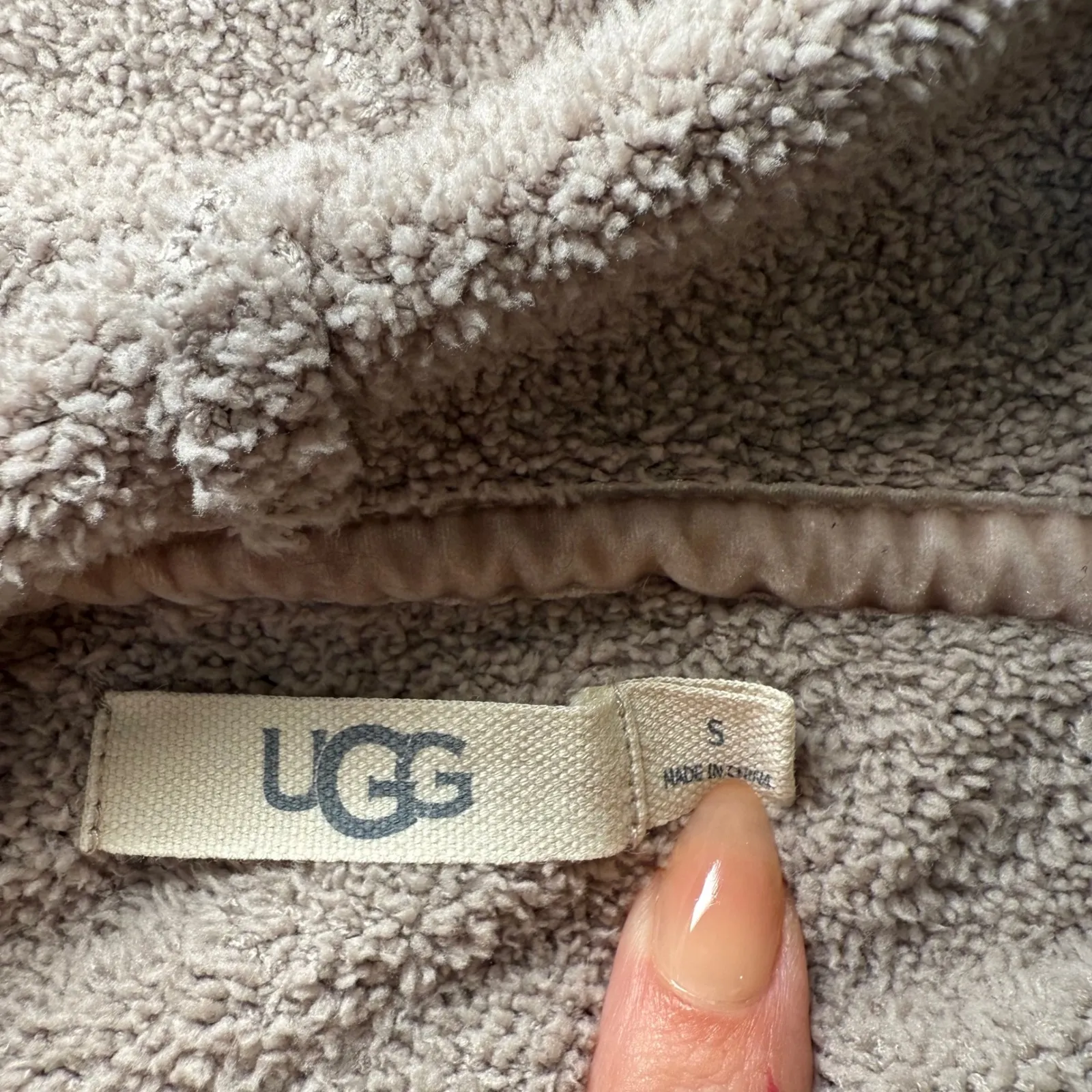 UGG Women's Gray Fuzzy Fleece Pullover Hoodie Sweatshirt Cozy‎ Loungewear Small - Image 3
