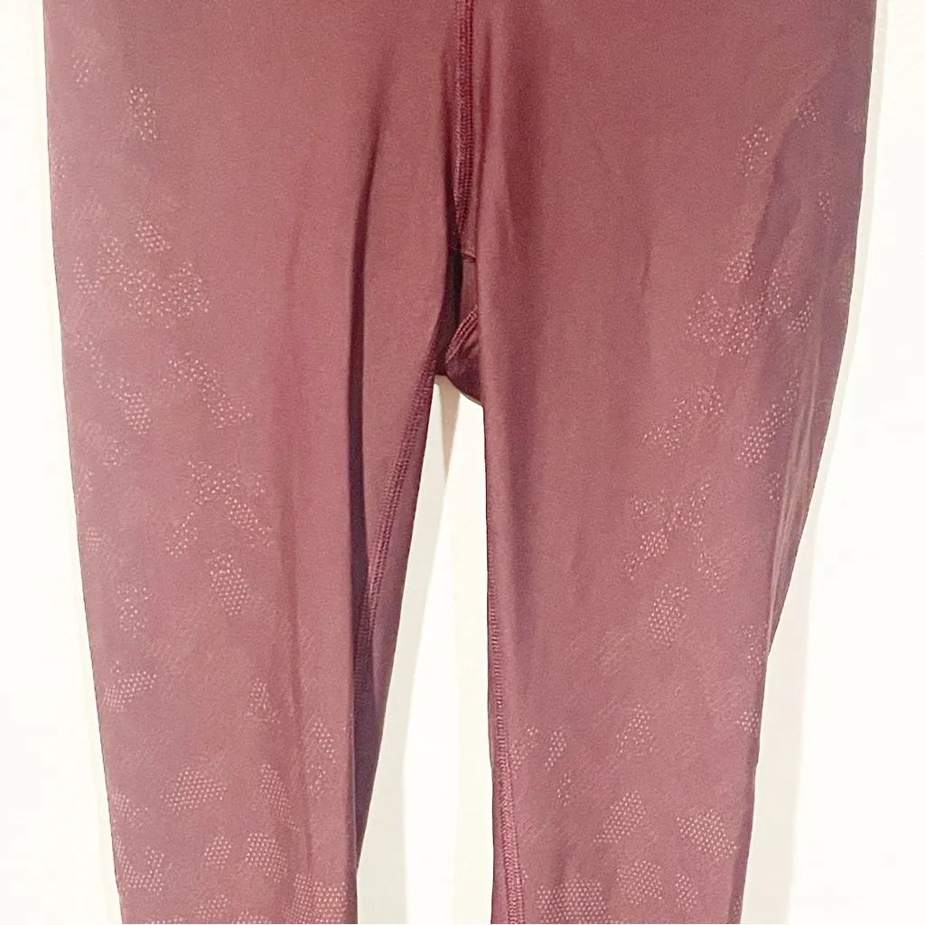 Lululemon Size 4 Burgundy Mapped Out High Rise Tight 28"‎ Camouflage Legging - Image 4