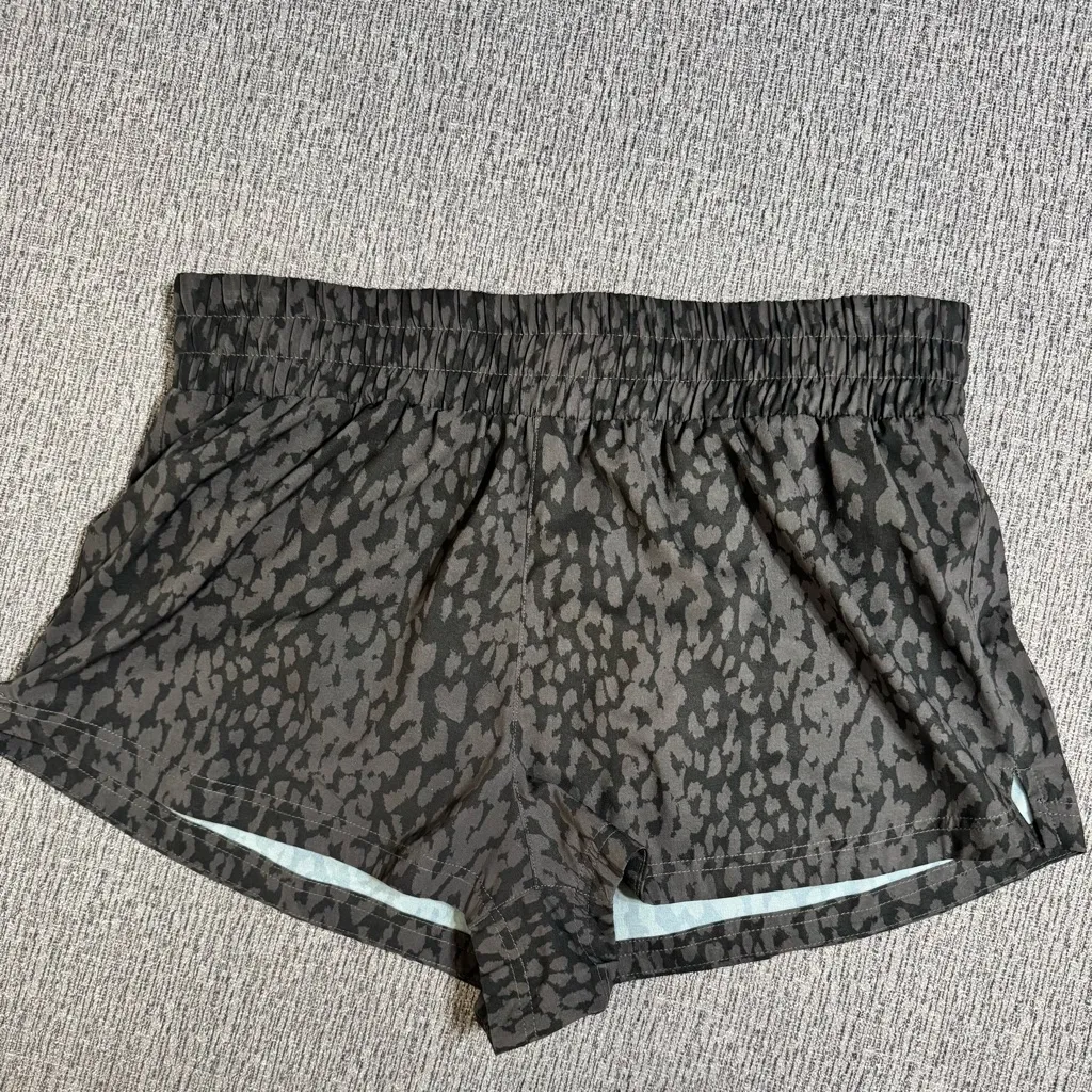 Varley  Kallin Running Shorts - Image 4