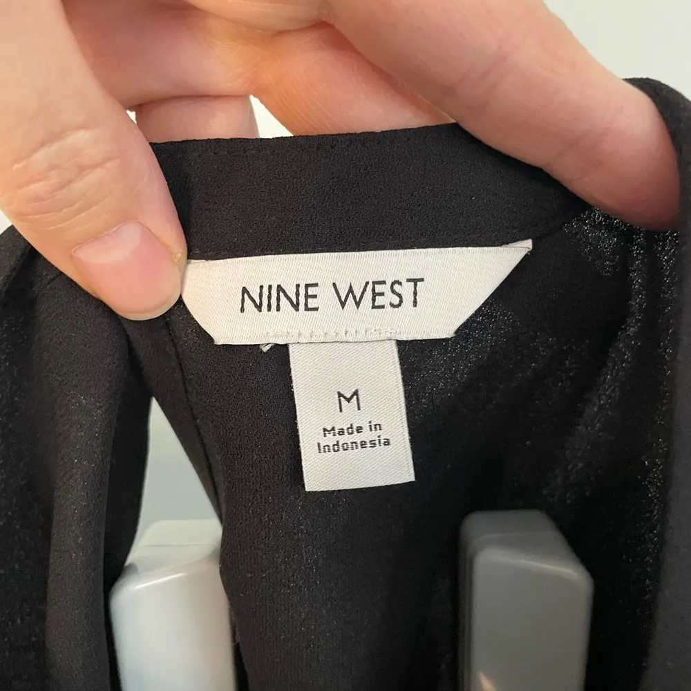 Nine West  Black twist front‎ long sleeved blouse size M - Image 4